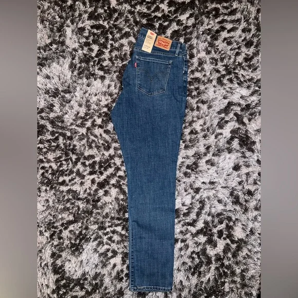Brand new Levi’s - Picture 2 of 6